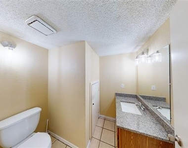 2117 W Walnut Street - Photo Thumbnail 5