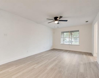 6048 Hillcrest Drive - Photo Thumbnail 9