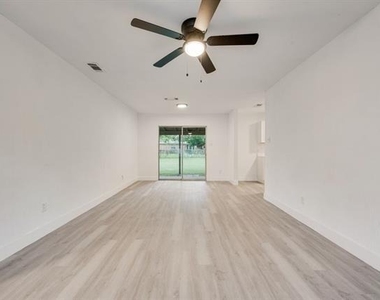 6048 Hillcrest Drive - Photo Thumbnail 12