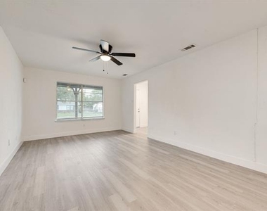 6048 Hillcrest Drive - Photo Thumbnail 10