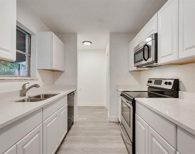 6048 Hillcrest Drive - Photo Thumbnail 16