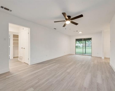 6048 Hillcrest Drive - Photo Thumbnail 8