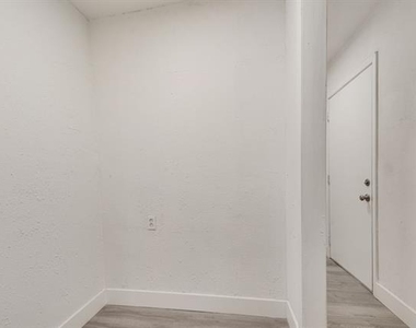 6048 Hillcrest Drive - Photo Thumbnail 19