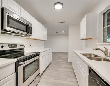 6048 Hillcrest Drive - Photo Thumbnail 17