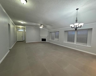5616 Indian Hill Drive - Photo Thumbnail 3