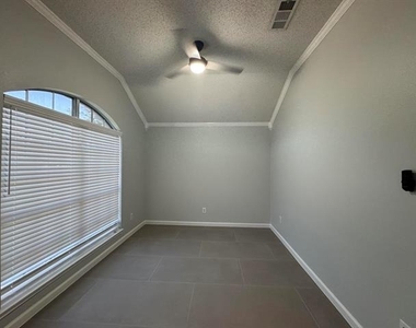 5616 Indian Hill Drive - Photo Thumbnail 21
