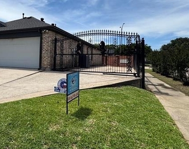 5616 Indian Hill Drive - Photo Thumbnail 6