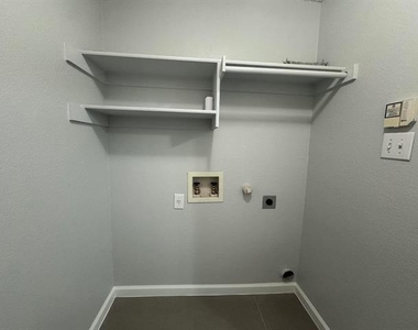 5616 Indian Hill Drive - Photo Thumbnail 16