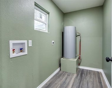 420 S Gribble Street - Photo Thumbnail 6