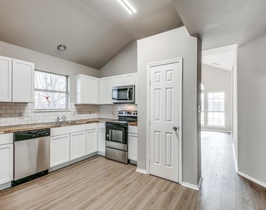 610 Lonestar Park Lane - Photo Thumbnail 7