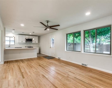 3517 Woodleigh Drive - Photo Thumbnail 7