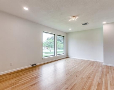 3517 Woodleigh Drive - Photo Thumbnail 6