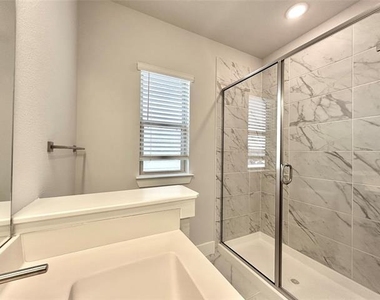 1830 Ne Green Oaks Boulevard - Photo Thumbnail 12
