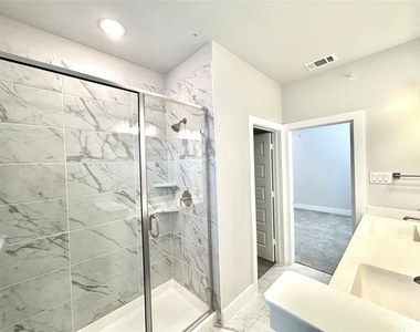 1830 Ne Green Oaks Boulevard - Photo Thumbnail 11