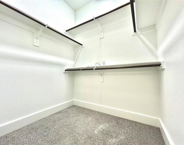 1830 Ne Green Oaks Boulevard - Photo Thumbnail 20