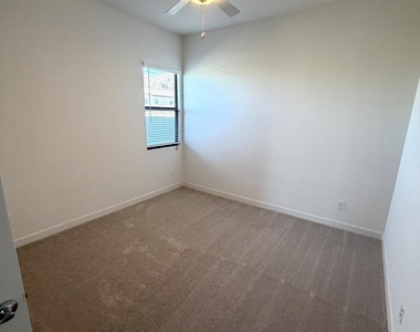 835 E Hopi Trail - Photo Thumbnail 9