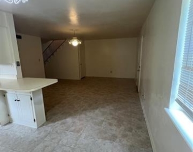 3104 Stanford Street - Photo Thumbnail 4