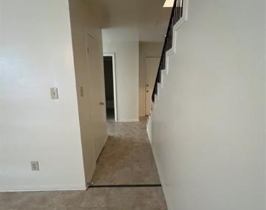 3104 Stanford Street - Photo Thumbnail 5