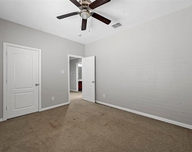 2124 Broadstone Drive - Photo Thumbnail 13