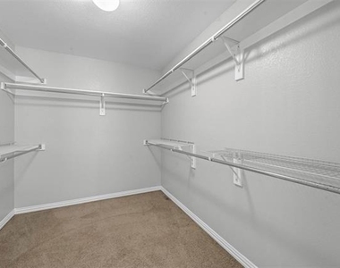 2124 Broadstone Drive - Photo Thumbnail 9