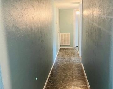 5060 Arbor Glen Road - Photo Thumbnail 8