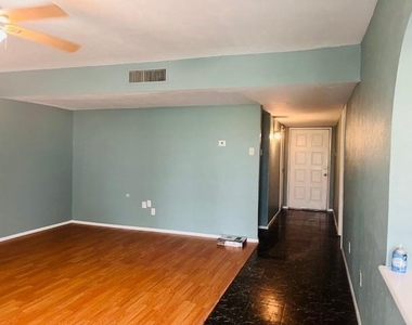 5060 Arbor Glen Road - Photo Thumbnail 2