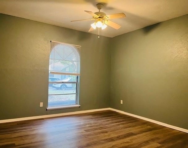 5060 Arbor Glen Road - Photo Thumbnail 12