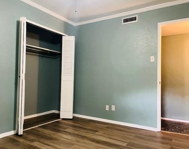 5060 Arbor Glen Road - Photo Thumbnail 6