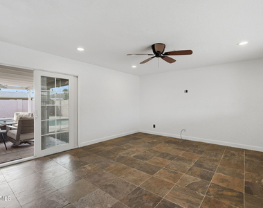 8307 E Clarendon Avenue - Photo Thumbnail 13