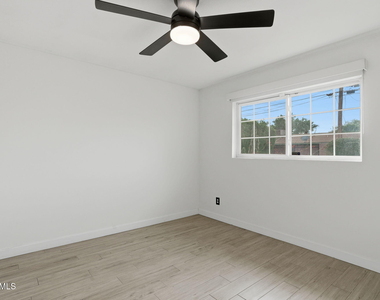 8307 E Clarendon Avenue - Photo Thumbnail 17