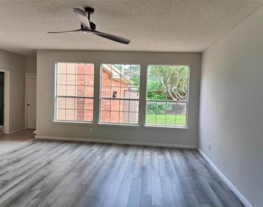 1412 Brenda Lane - Photo Thumbnail 6