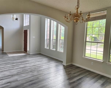 1412 Brenda Lane - Photo Thumbnail 4