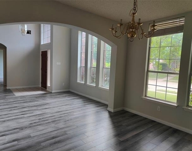 1412 Brenda Lane - Photo Thumbnail 3