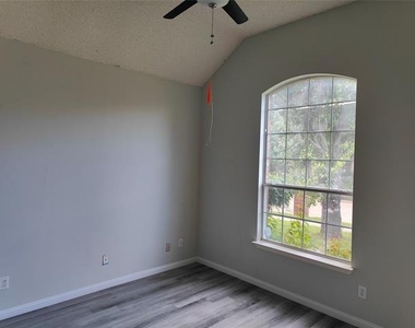 1412 Brenda Lane - Photo Thumbnail 15
