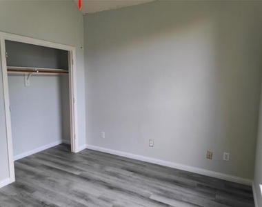 1412 Brenda Lane - Photo Thumbnail 14