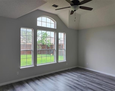 1412 Brenda Lane - Photo Thumbnail 10