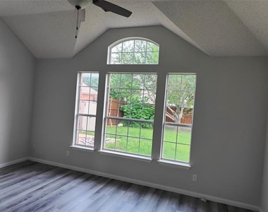1412 Brenda Lane - Photo Thumbnail 11