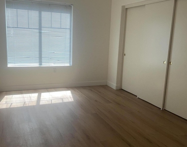 525 N Miller Road - Photo Thumbnail 12