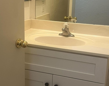 525 N Miller Road - Photo Thumbnail 9