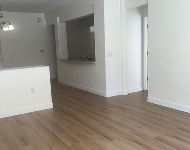 525 N Miller Road - Photo Thumbnail 7