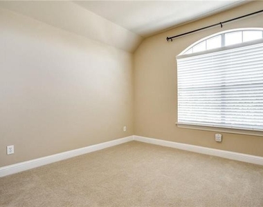 8613 Empire Boulevard - Photo Thumbnail 15