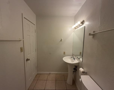 807 W Walnut Street - Photo Thumbnail 15