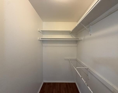 807 W Walnut Street - Photo Thumbnail 11