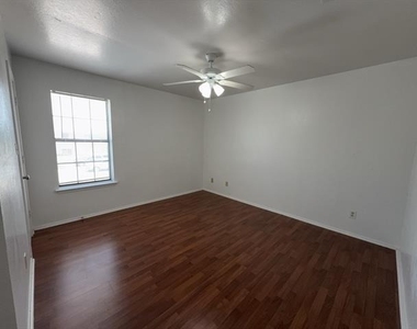 807 W Walnut Street - Photo Thumbnail 8