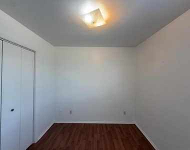 807 W Walnut Street - Photo Thumbnail 14