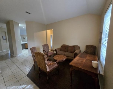 2816 Oakdale Drive - Photo Thumbnail 8