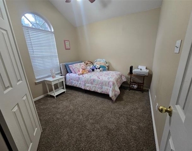 2816 Oakdale Drive - Photo Thumbnail 6