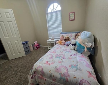 2816 Oakdale Drive - Photo Thumbnail 7