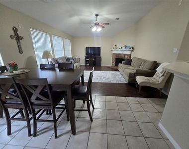 2816 Oakdale Drive - Photo Thumbnail 3