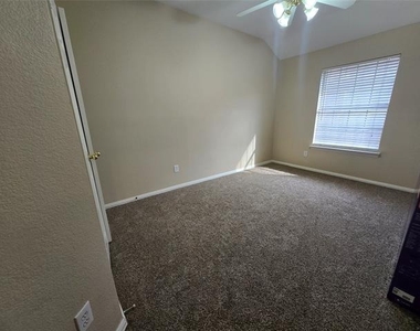 2816 Oakdale Drive - Photo Thumbnail 12